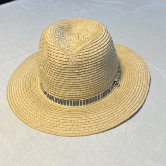 Summer & Rose Hat - Picture 2 of 4